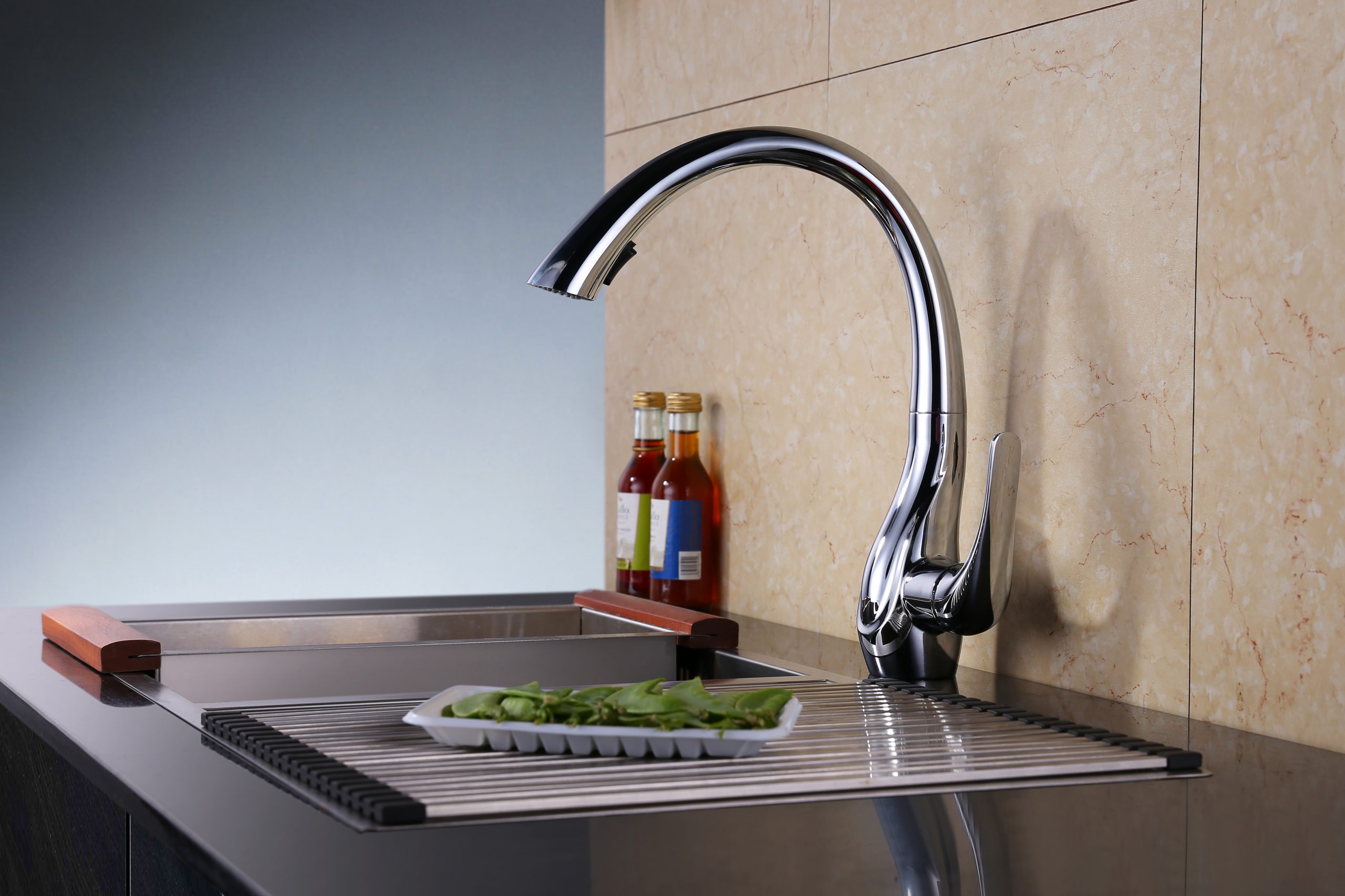 Discover the Convenience and Elegance of a Pull-Down Kitchen Faucet - Blog - 1