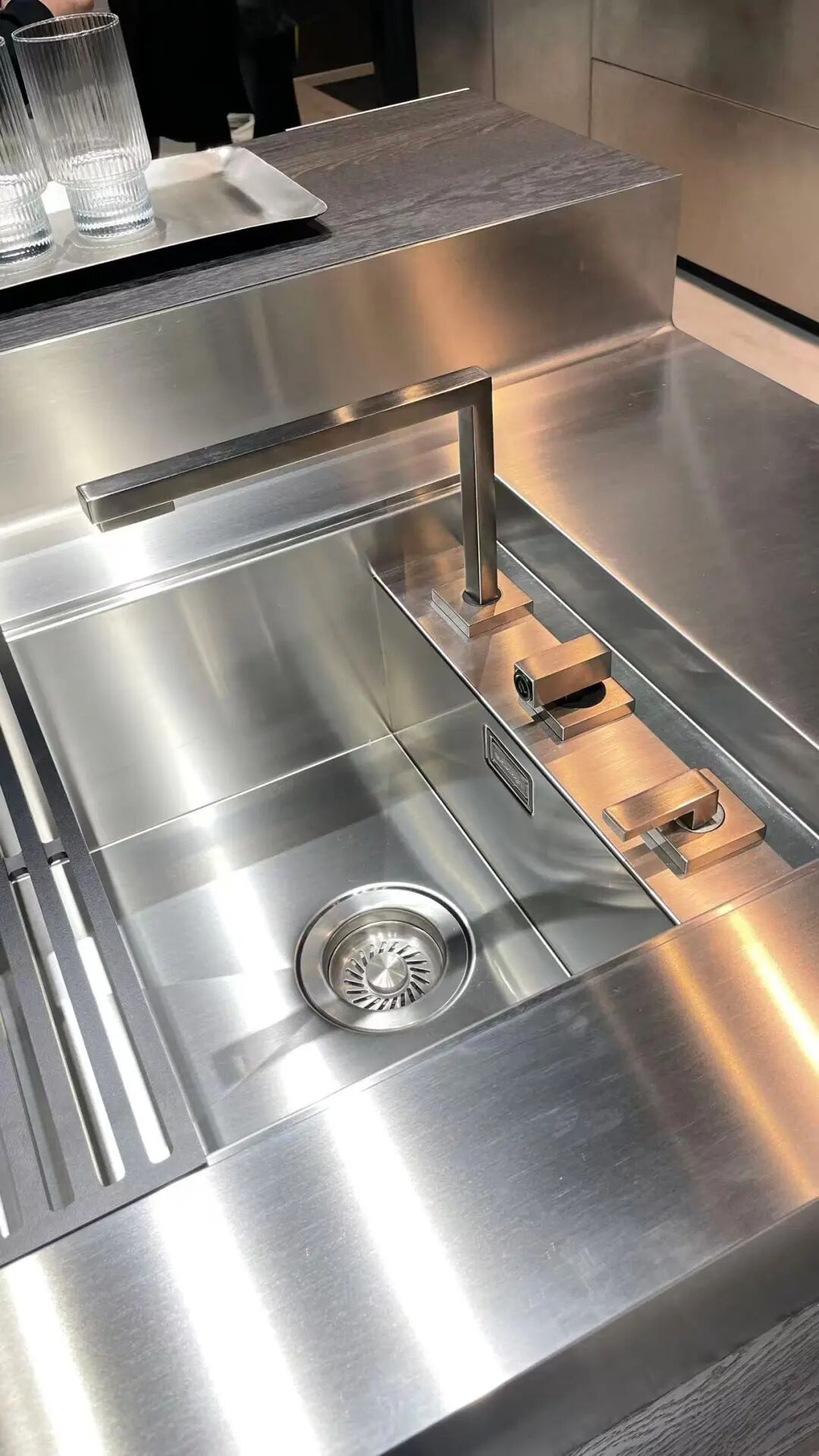 Without Going to Milan, I Still See the World: China's Sanitary Ware Industry Must Break Free from Plagiarism and Lead Its Own Trends 3 Without Going to Milan, I Still See the World: China's Sanitary Ware Industry Must Break Free from Plagiarism and Lead Its Own Trends - News - 3